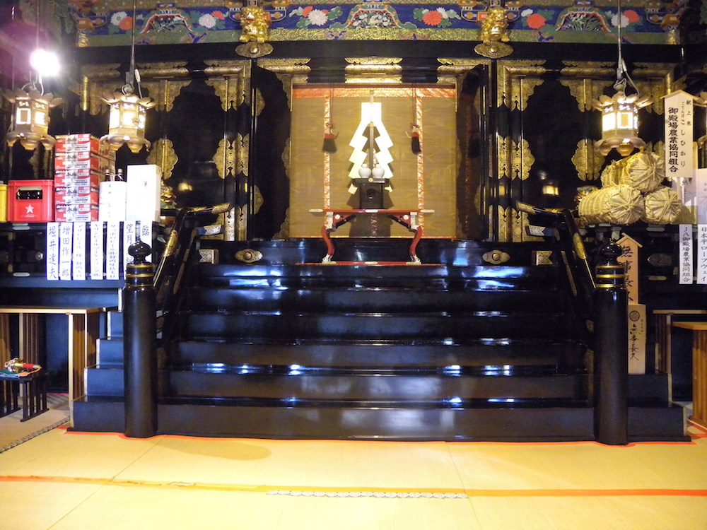 久能山東照宮拝殿（特別な許可を得て撮影しています）