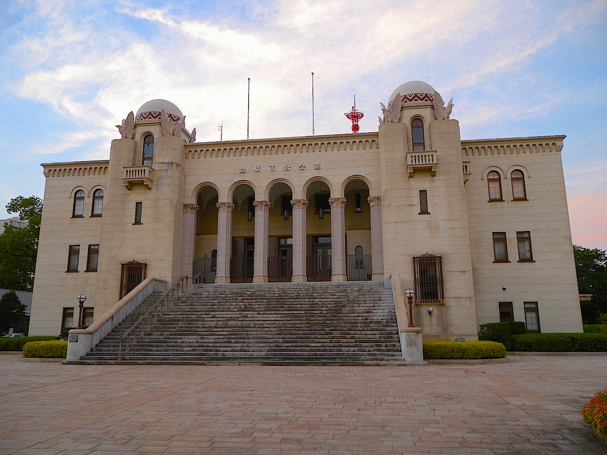 豊橋市公会堂