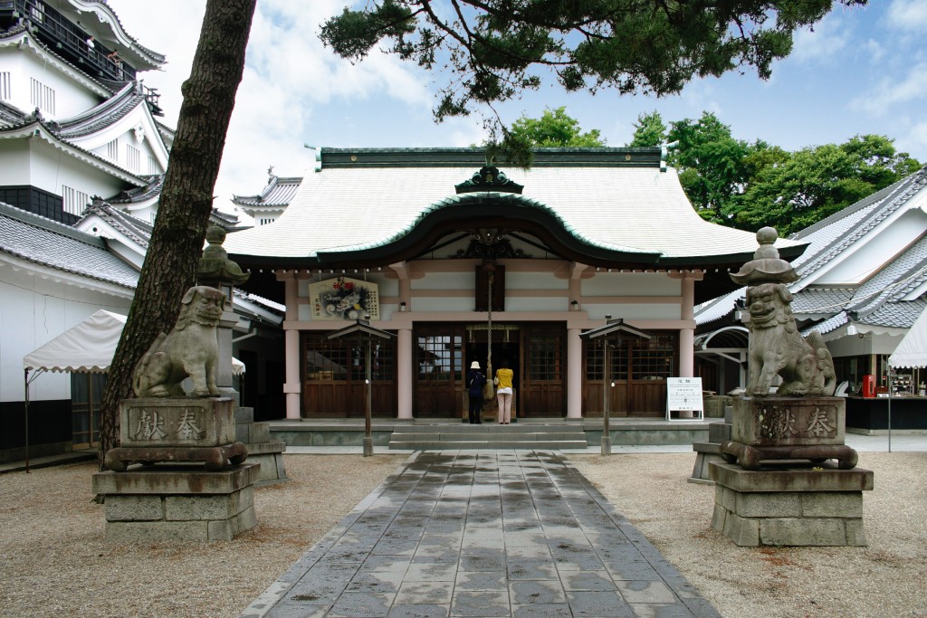 徳川家康を祭神とする龍城神社。全国の東照宮のひとつ、岡崎東照宮でもある