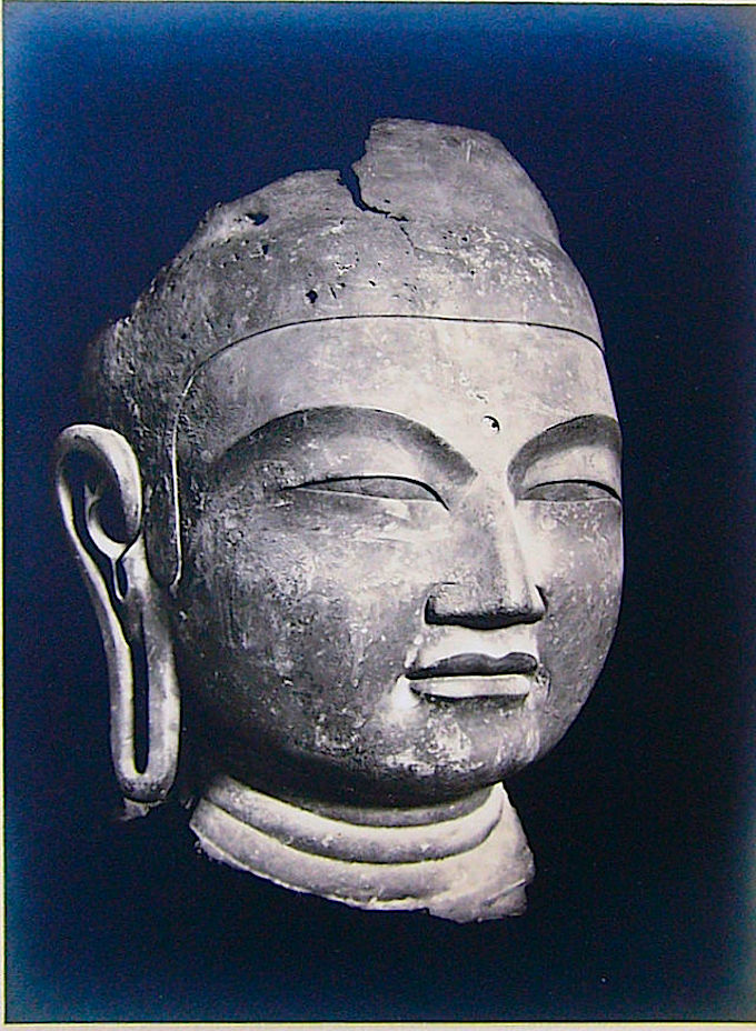 興福寺に所蔵される銅造仏頭(国宝)は、もと山田寺講堂本尊薬師如来像の頭部