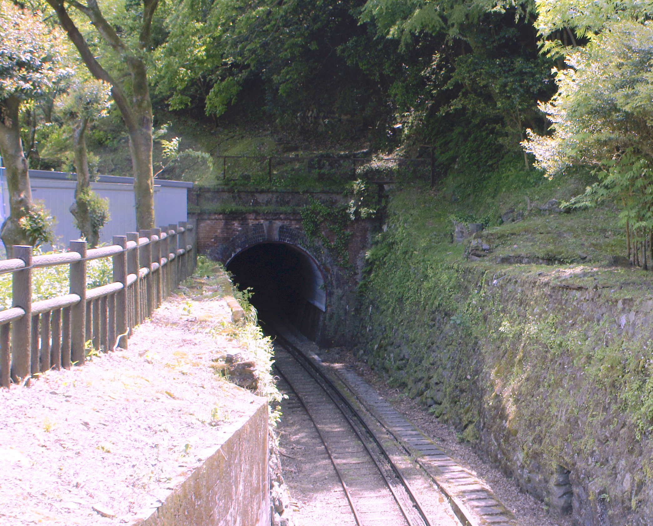 旧別子鉱山鉄道端出場隧道（中尾トンネル）