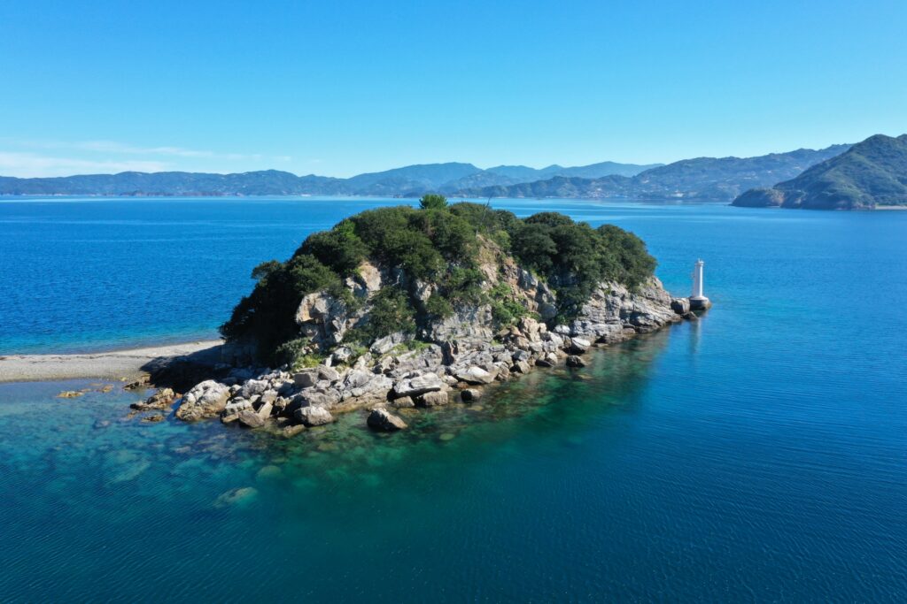 八幡浜大島・貝付小島（エンジェルロード）