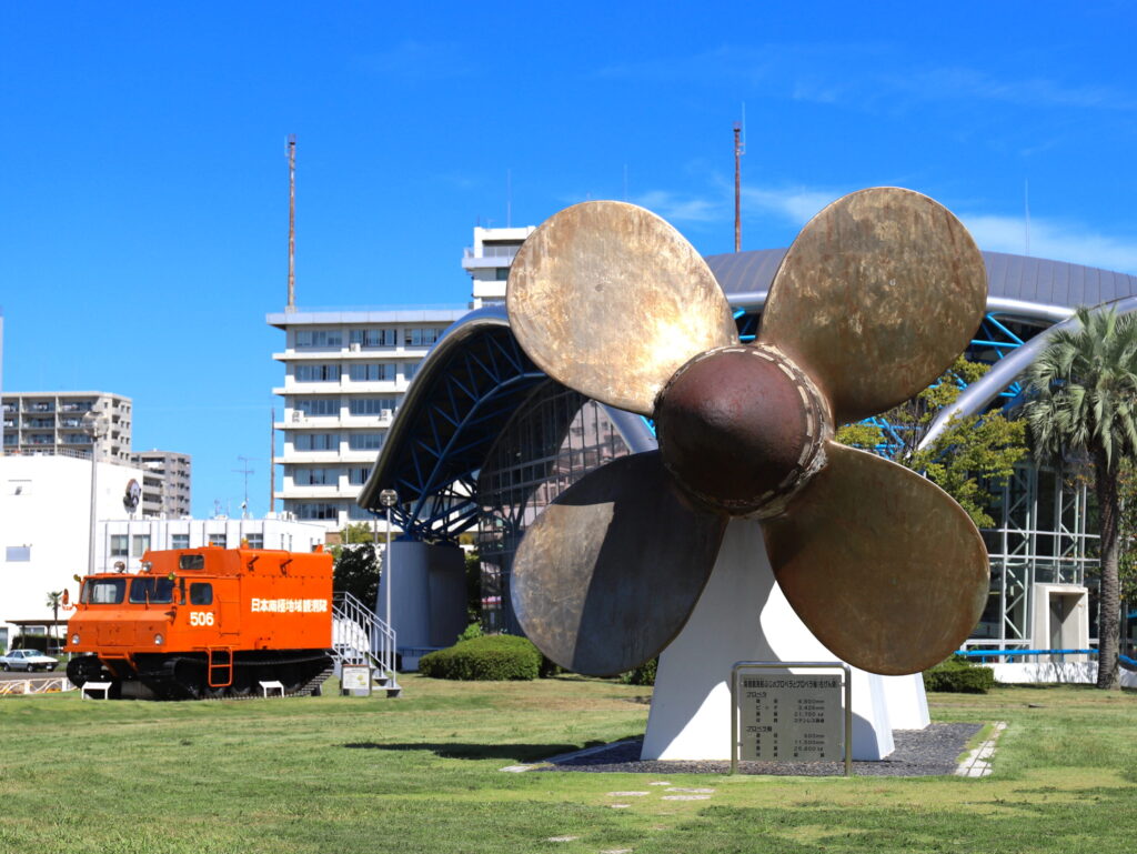 名古屋港ガーデンふ頭・ふじの広場（タロ・ジロの像）