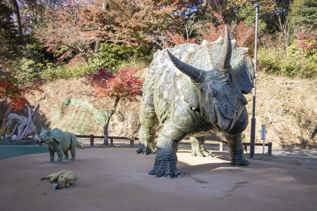 東公園・恐竜広場