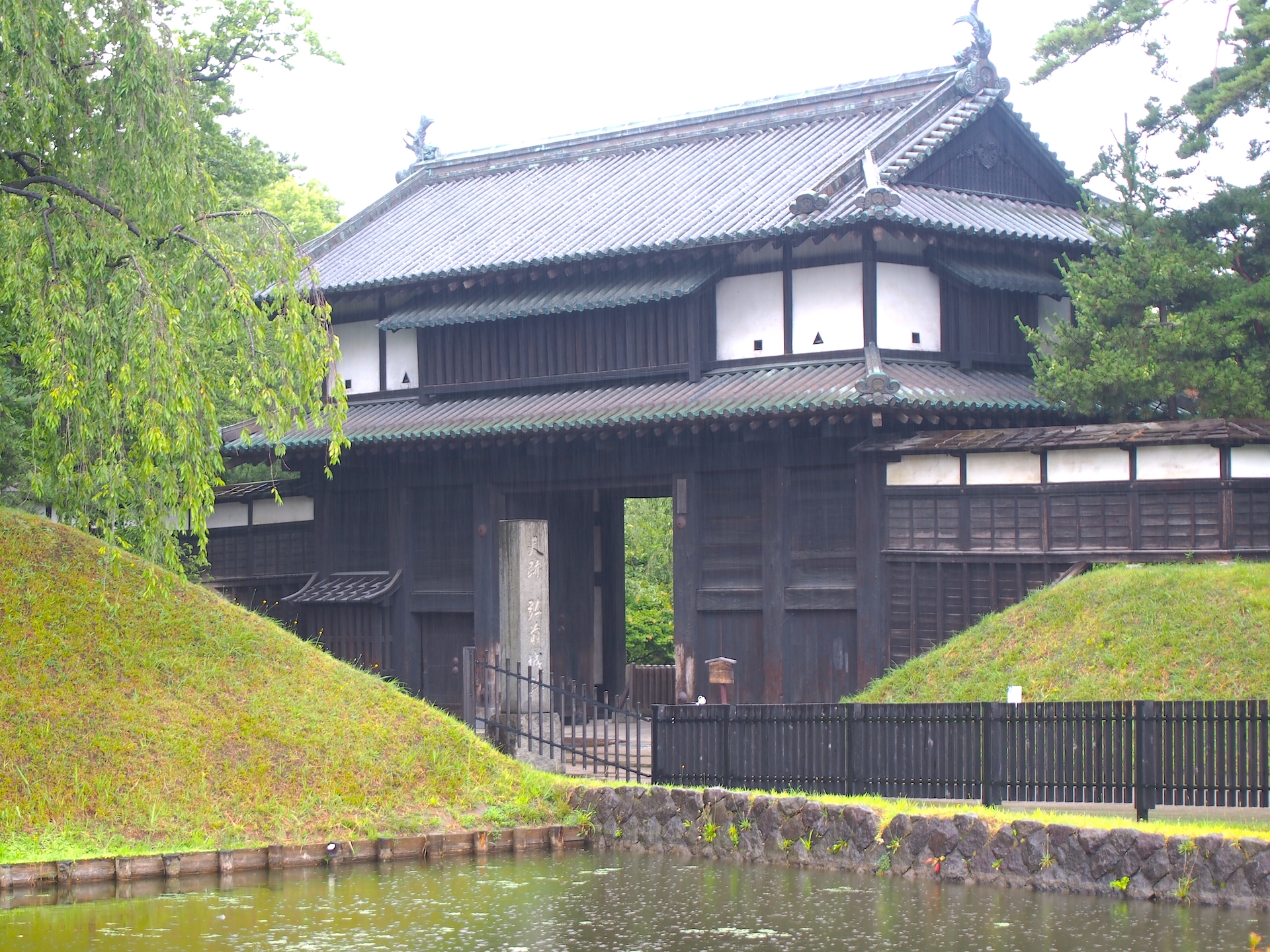 弘前城三の丸追手門