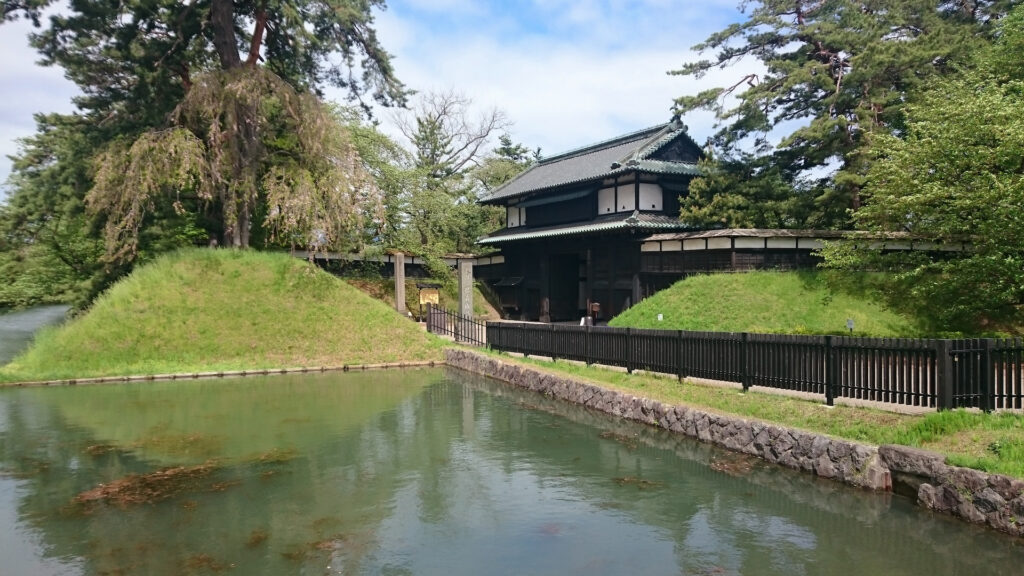 弘前城三の丸追手門