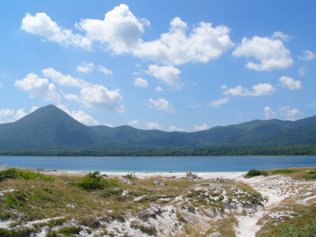 宇曽利山湖（宇曽利湖）