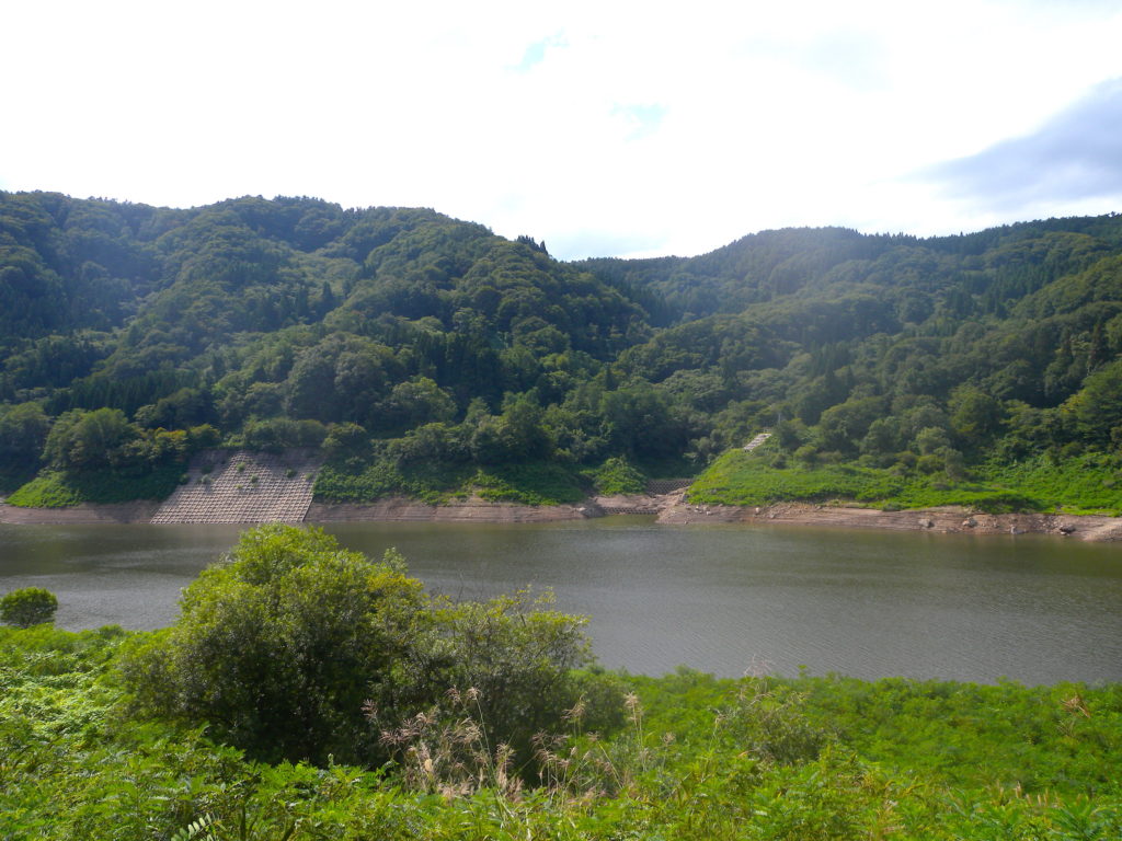 浅瀬石川ダム（虹の湖）