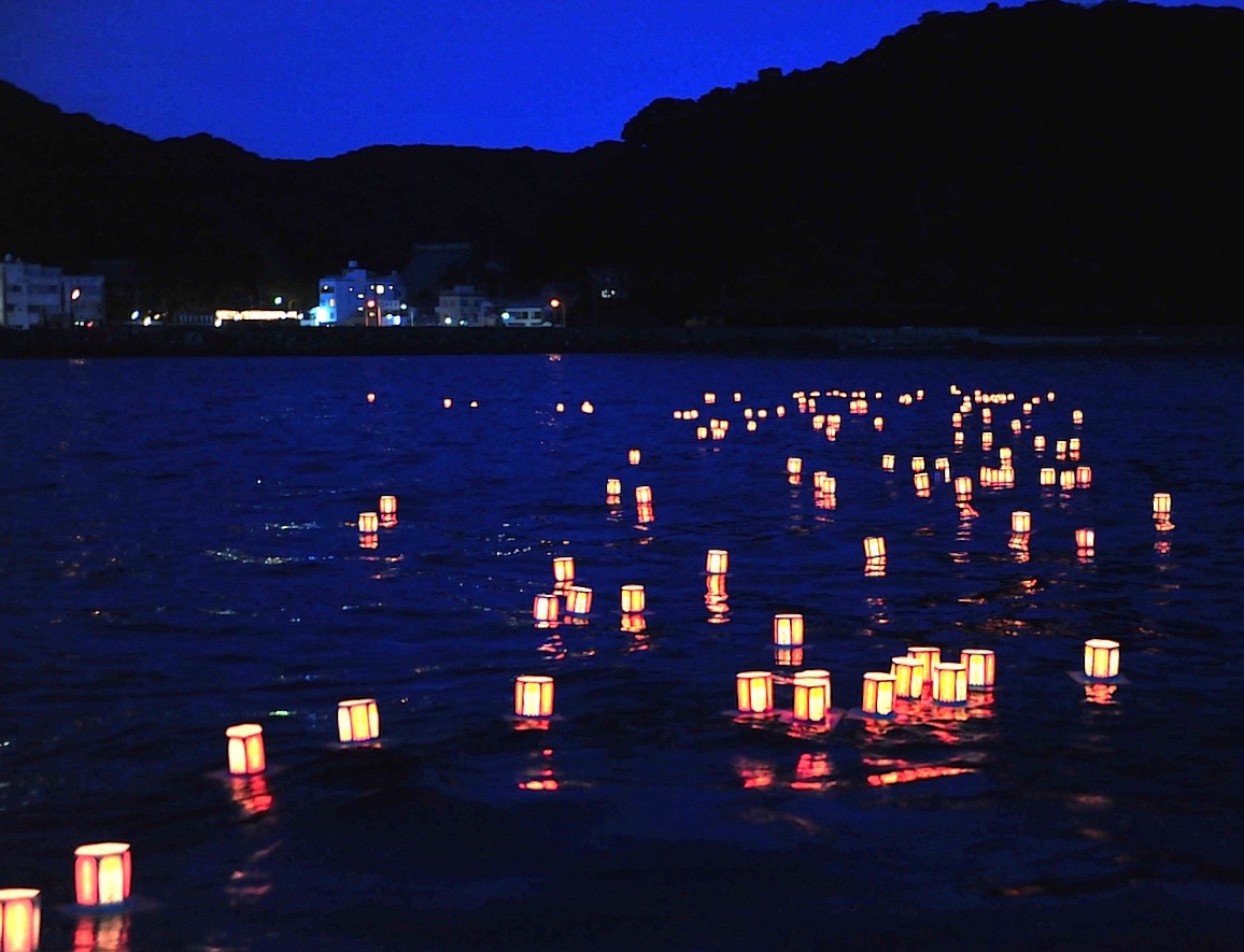誕生寺海施餓鬼流灯会（灯篭流し）
