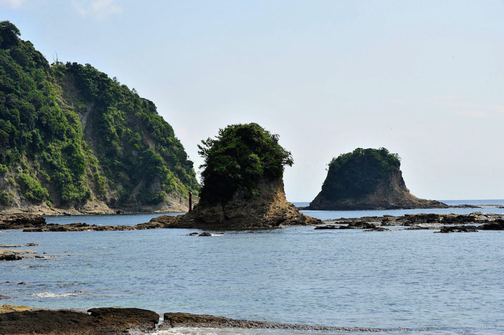 鯛の浦 左が小弁天島、右が大弁天島