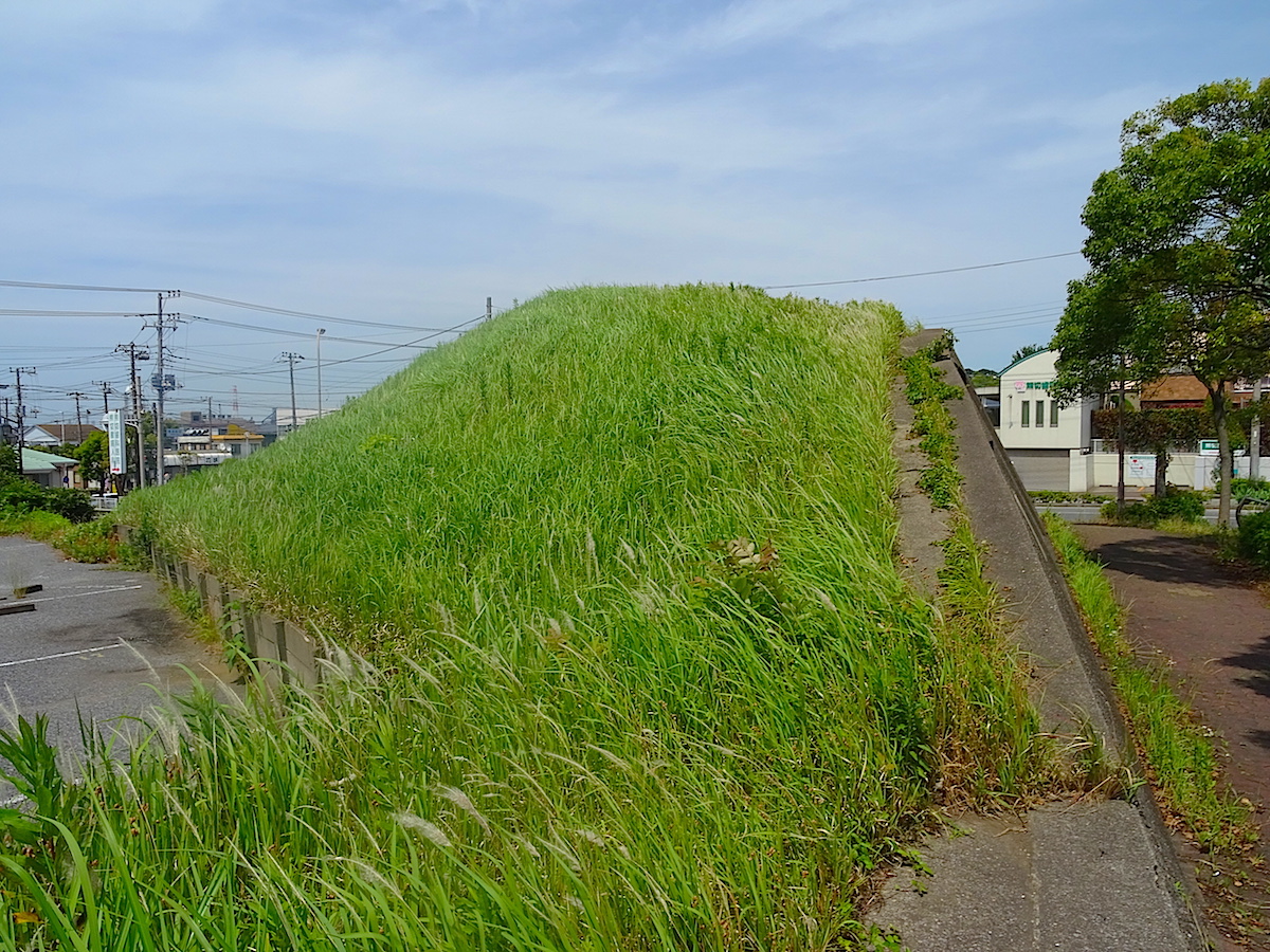 上野塚古墳（青堀駅前古墳）