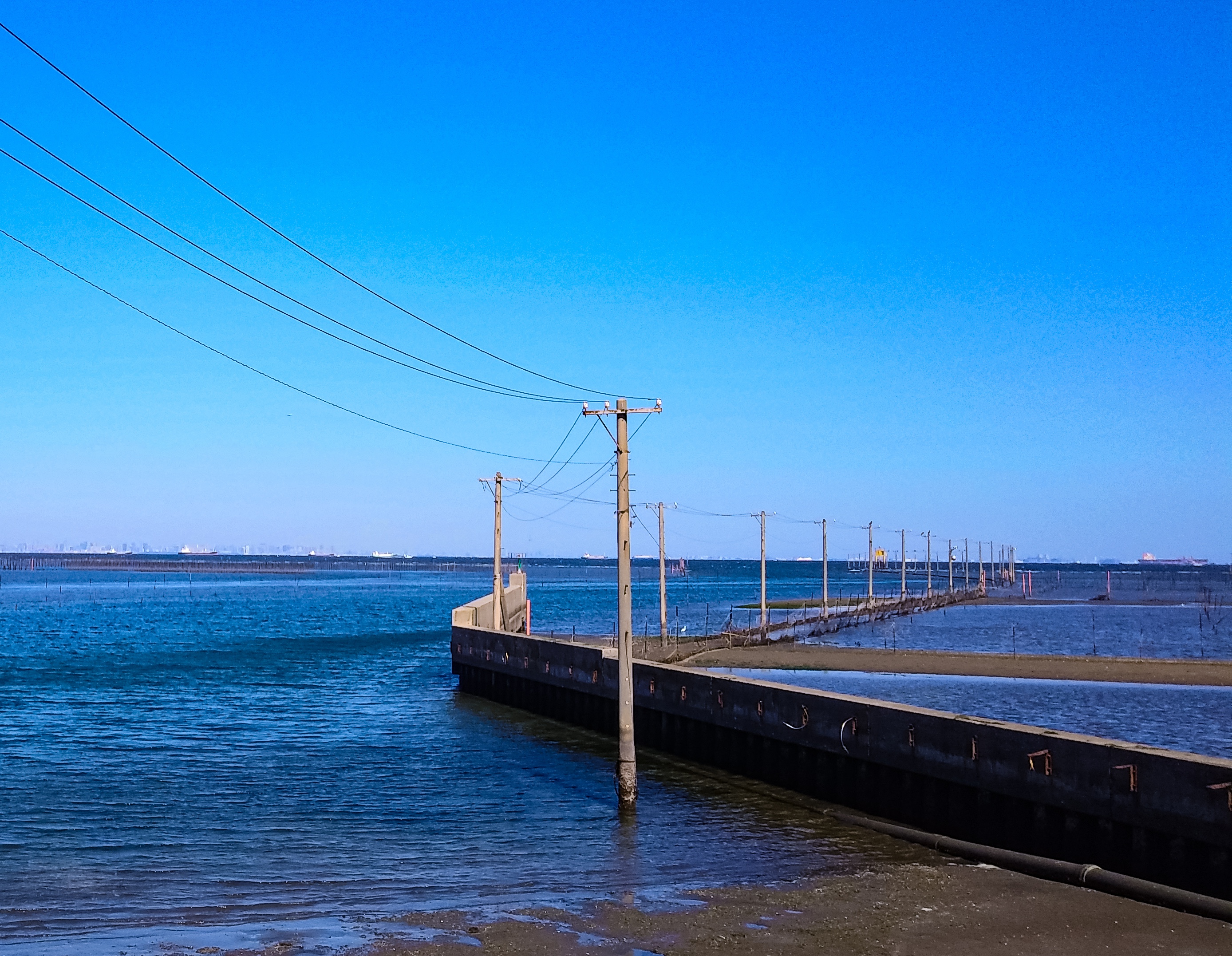 牛込海岸・海中電柱