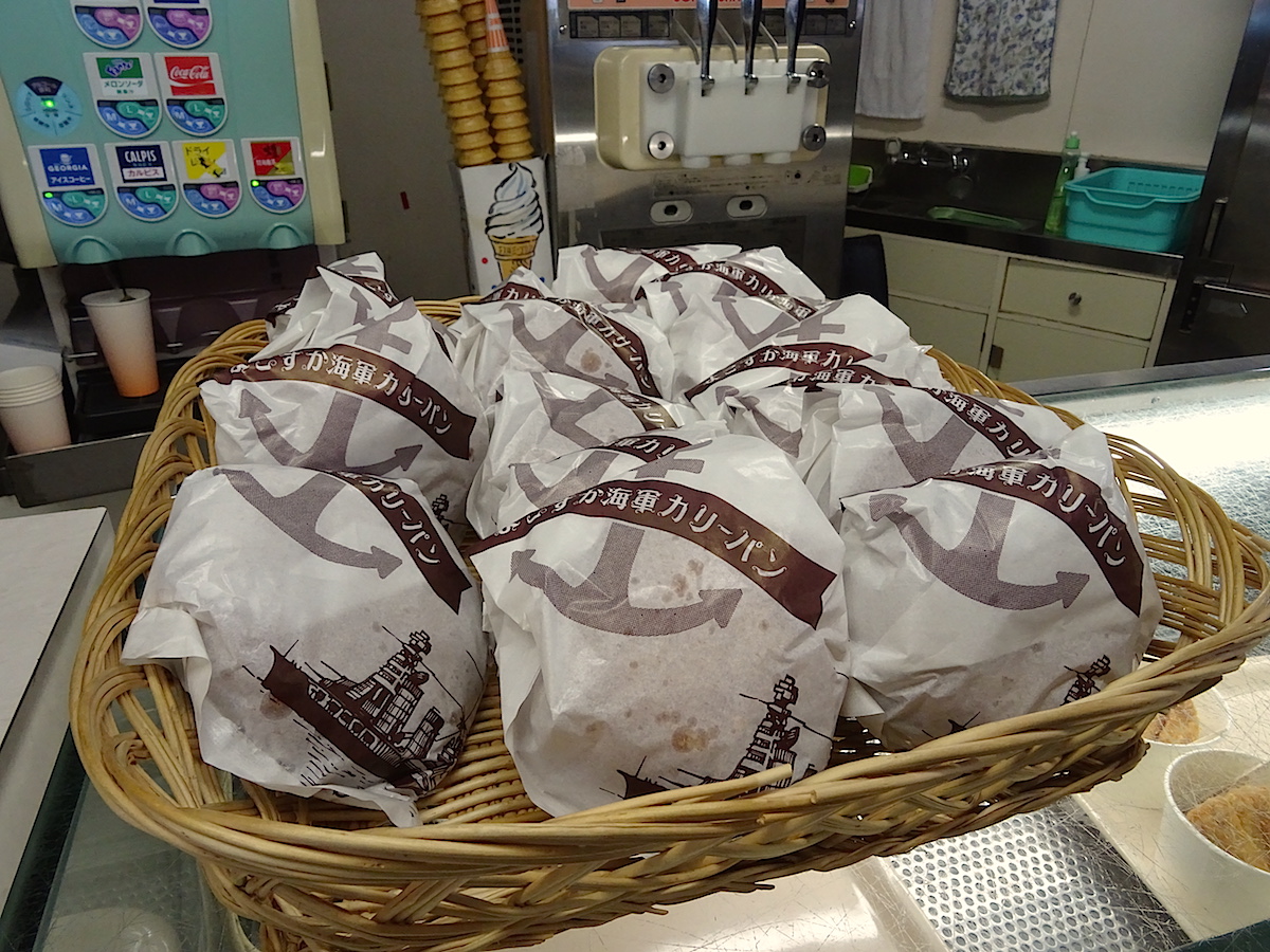 東京湾フェリー売店のよこすか海軍カリーパン