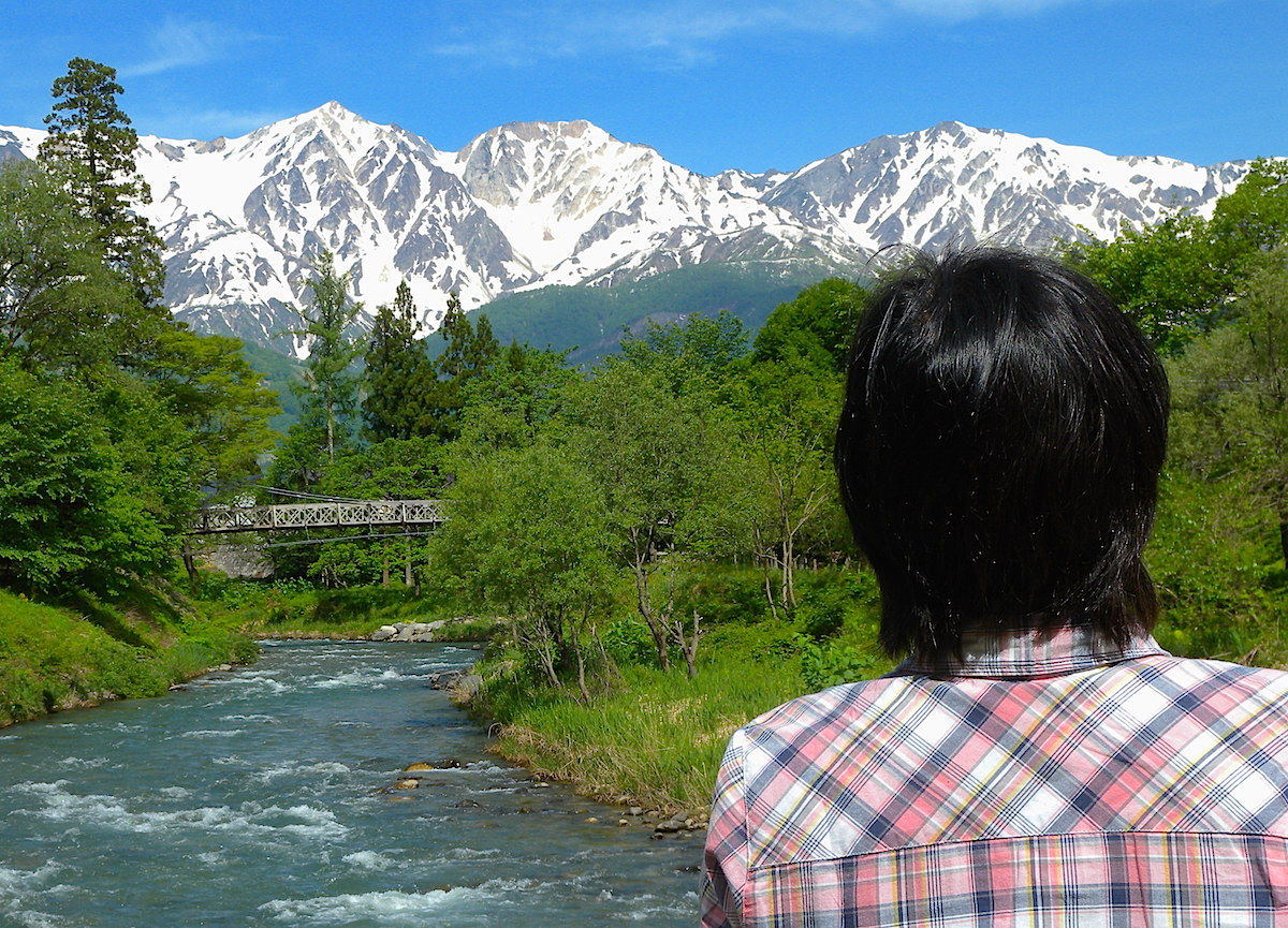 大出の吊橋と白馬三山