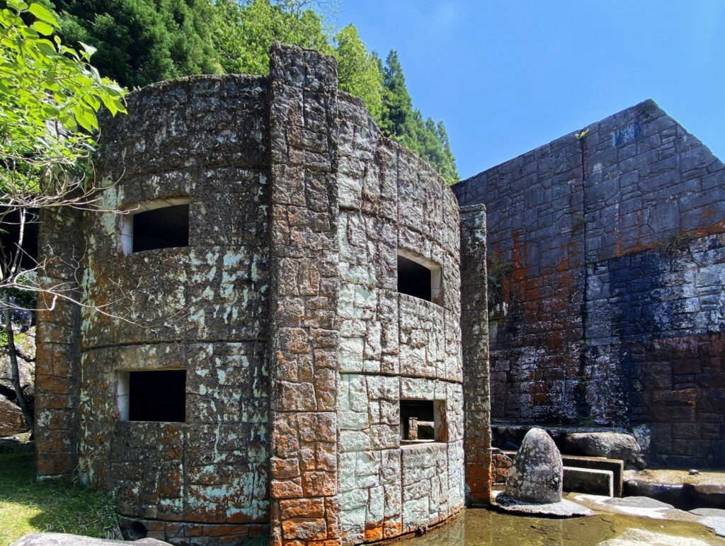 深倉川第1号砂防堰堤（ループ魚道）