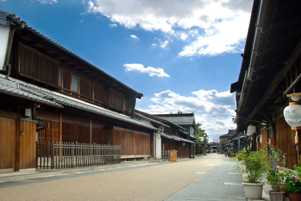 川原町の家並み