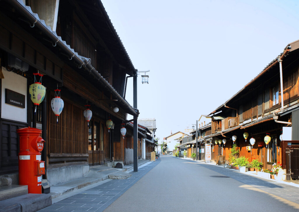 川原町の家並み