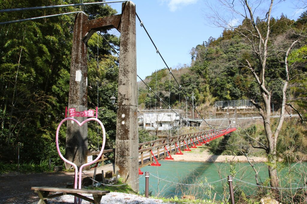 宮山橋（恋のつり橋）