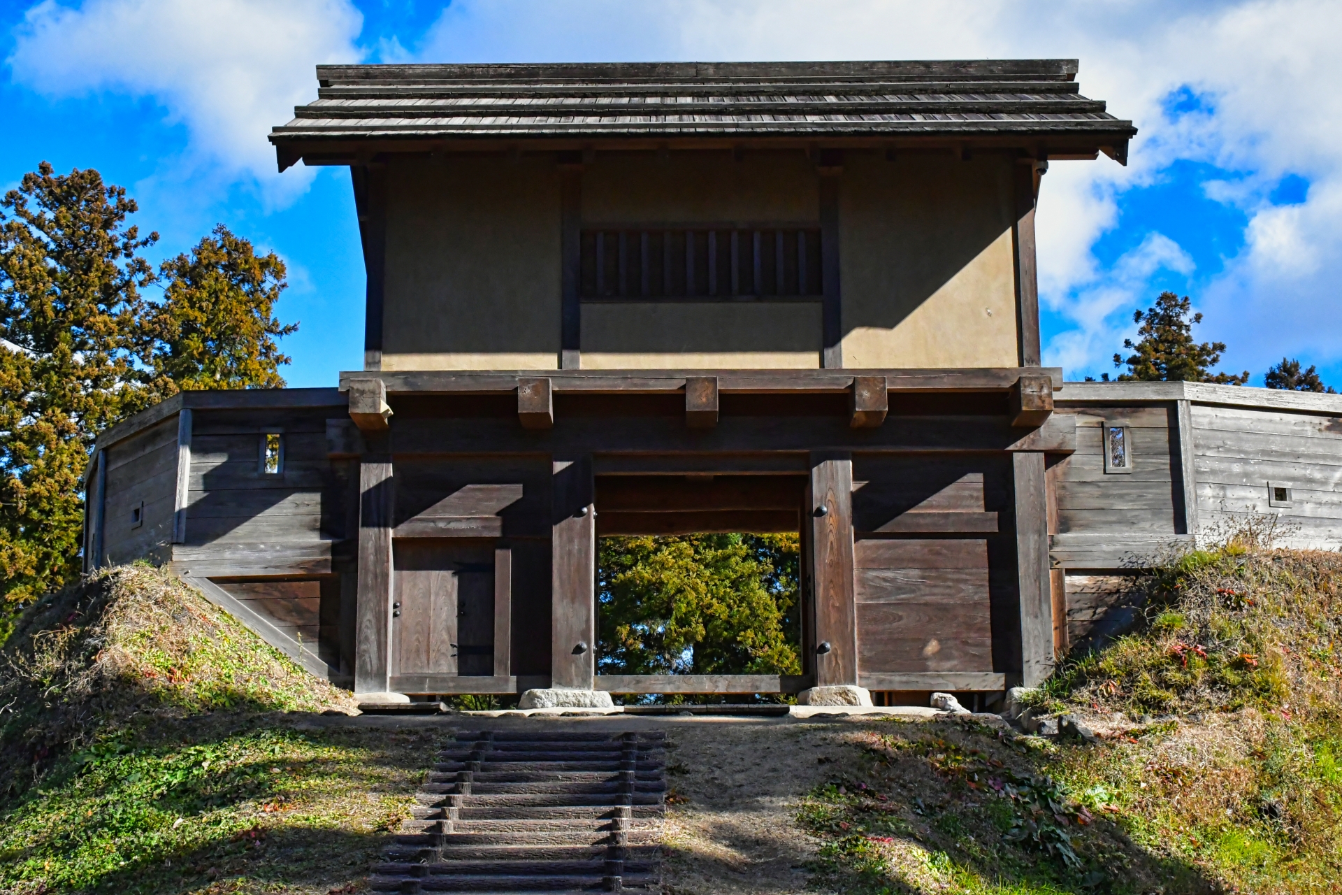 箕輪城・郭馬出西虎口門