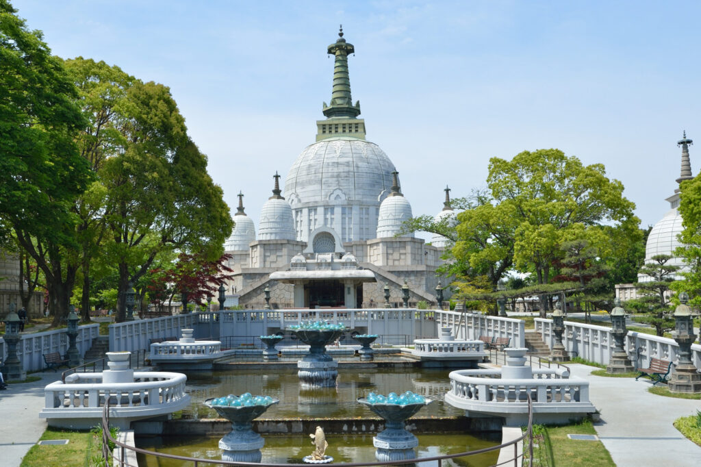 名古山霊苑仏舎利塔