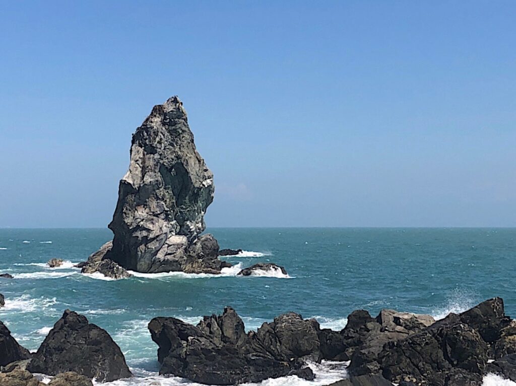 沼島・上立神岩