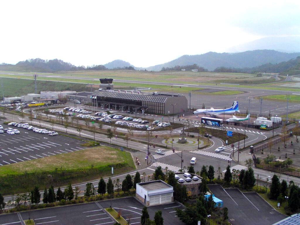 コウノトリ但馬空港・YS11