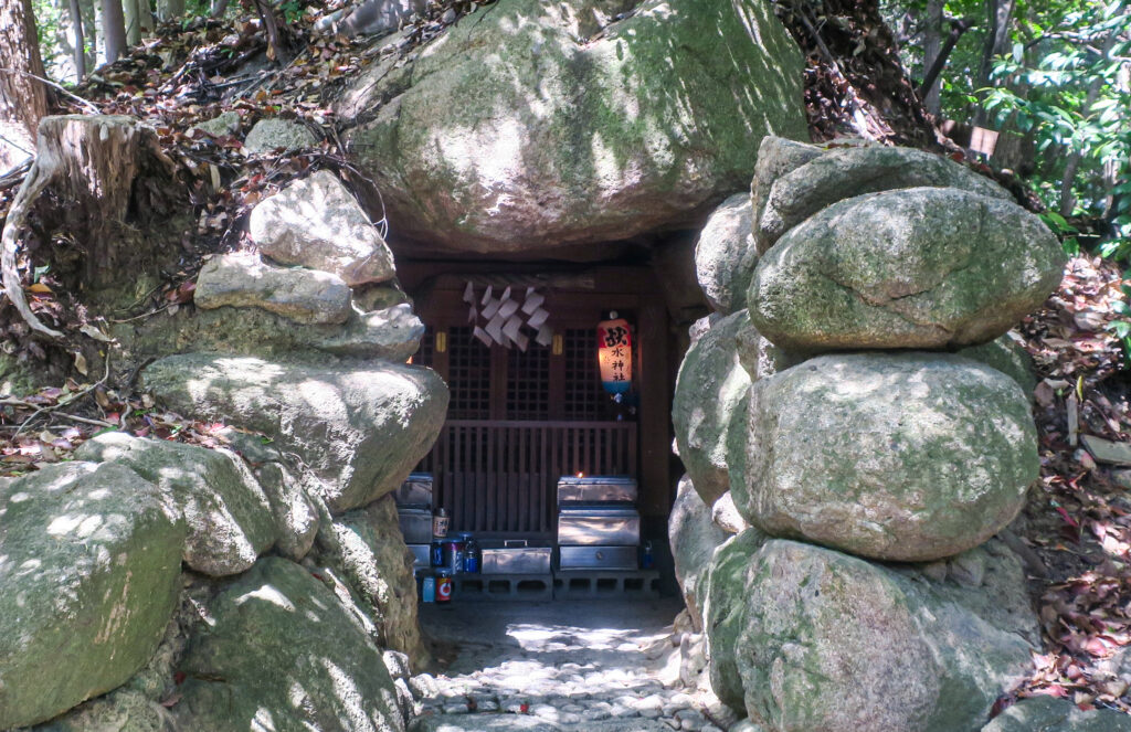 芦屋神社境内古墳
