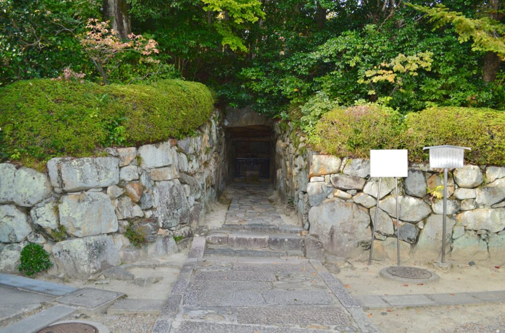 白鳥塚古墳（中山寺古墳）