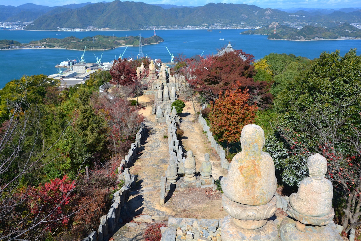 白滝山（五百羅漢石仏）