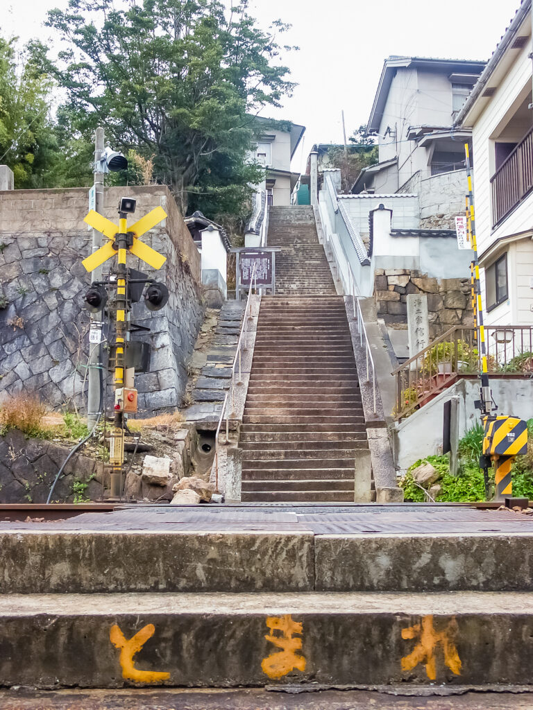 信行寺下の踏切（『転校生』ロケ地）
