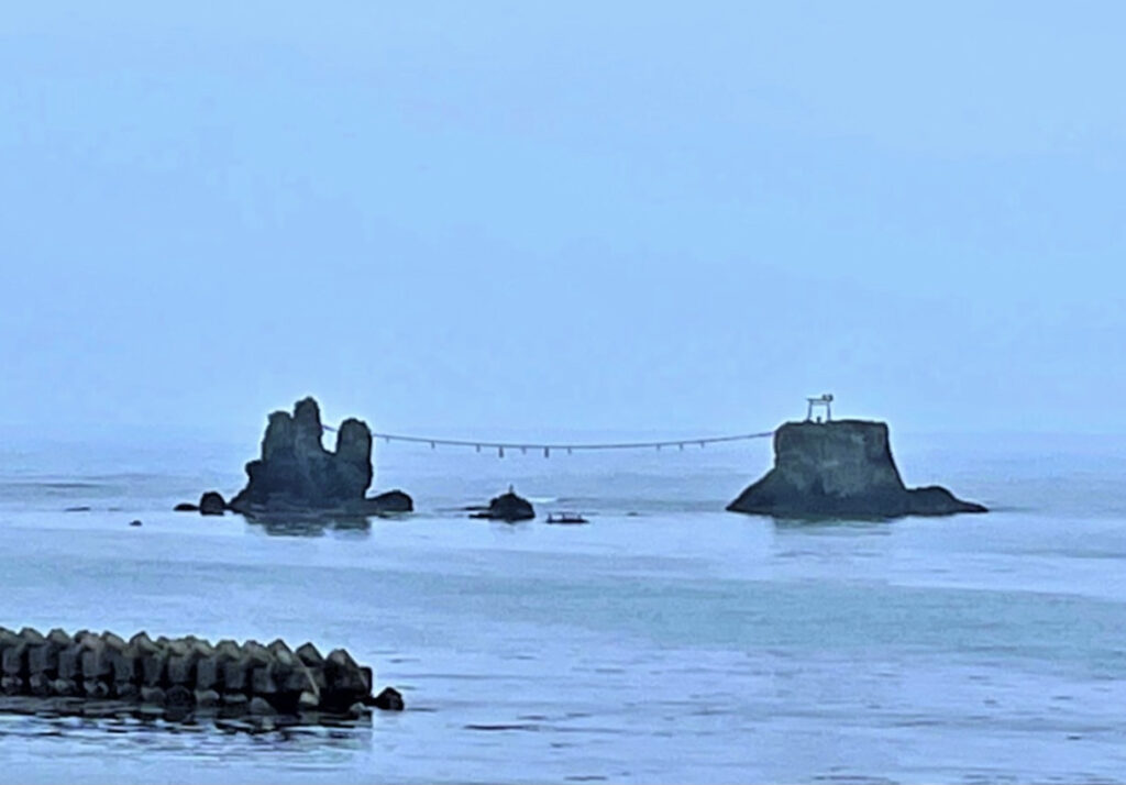 夫婦岩（厚岸町・末広海岸）