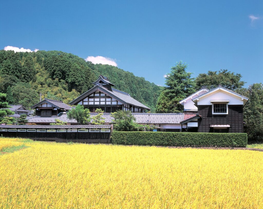 越前町江波の切妻屋根群