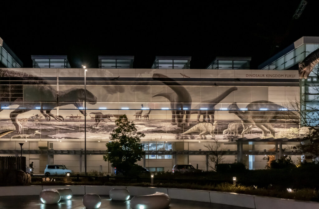 福井駅・恐竜広場