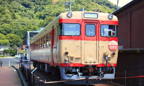 敦賀赤レンガ倉庫・キハ28形