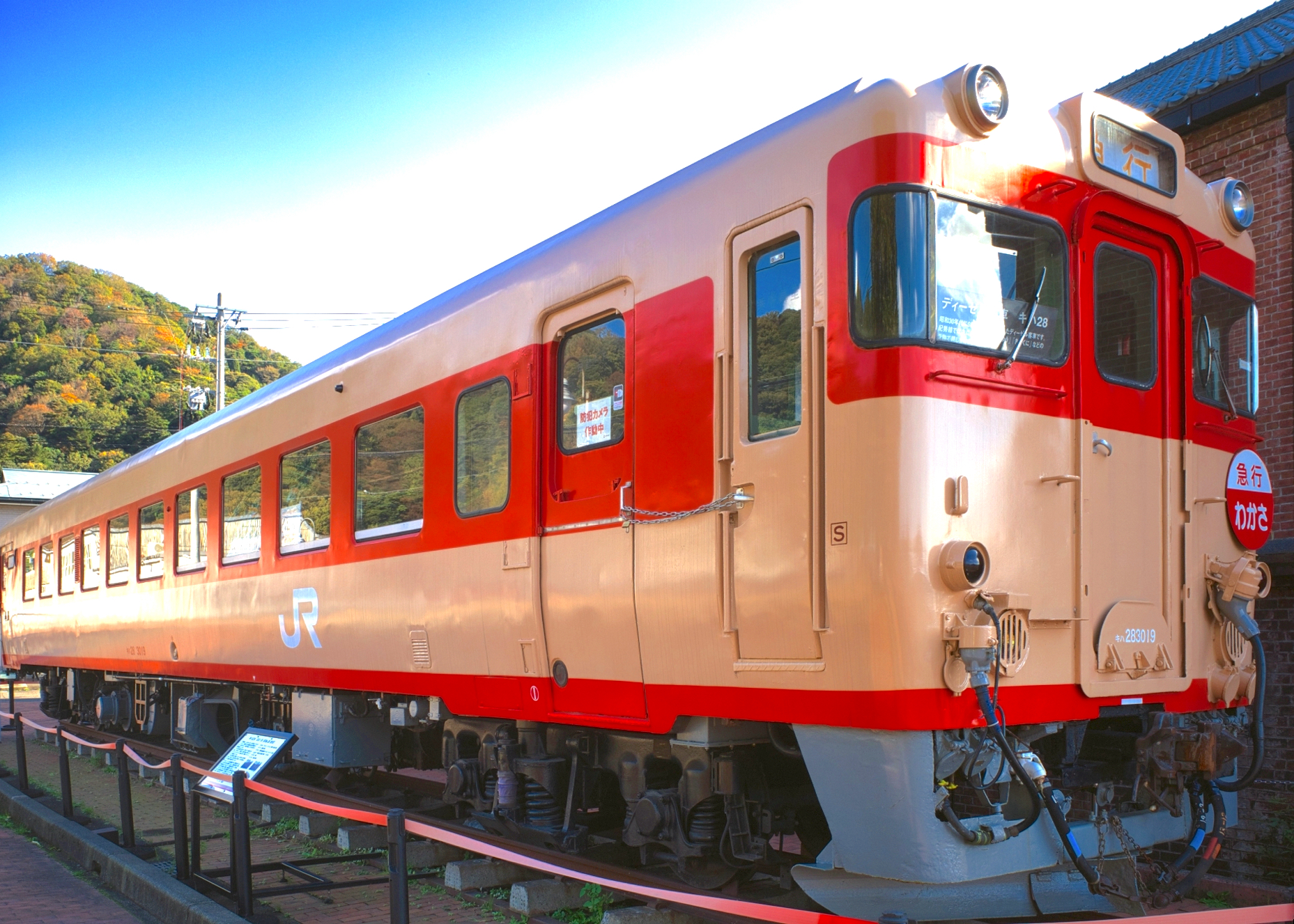 敦賀赤レンガ倉庫・キハ28形