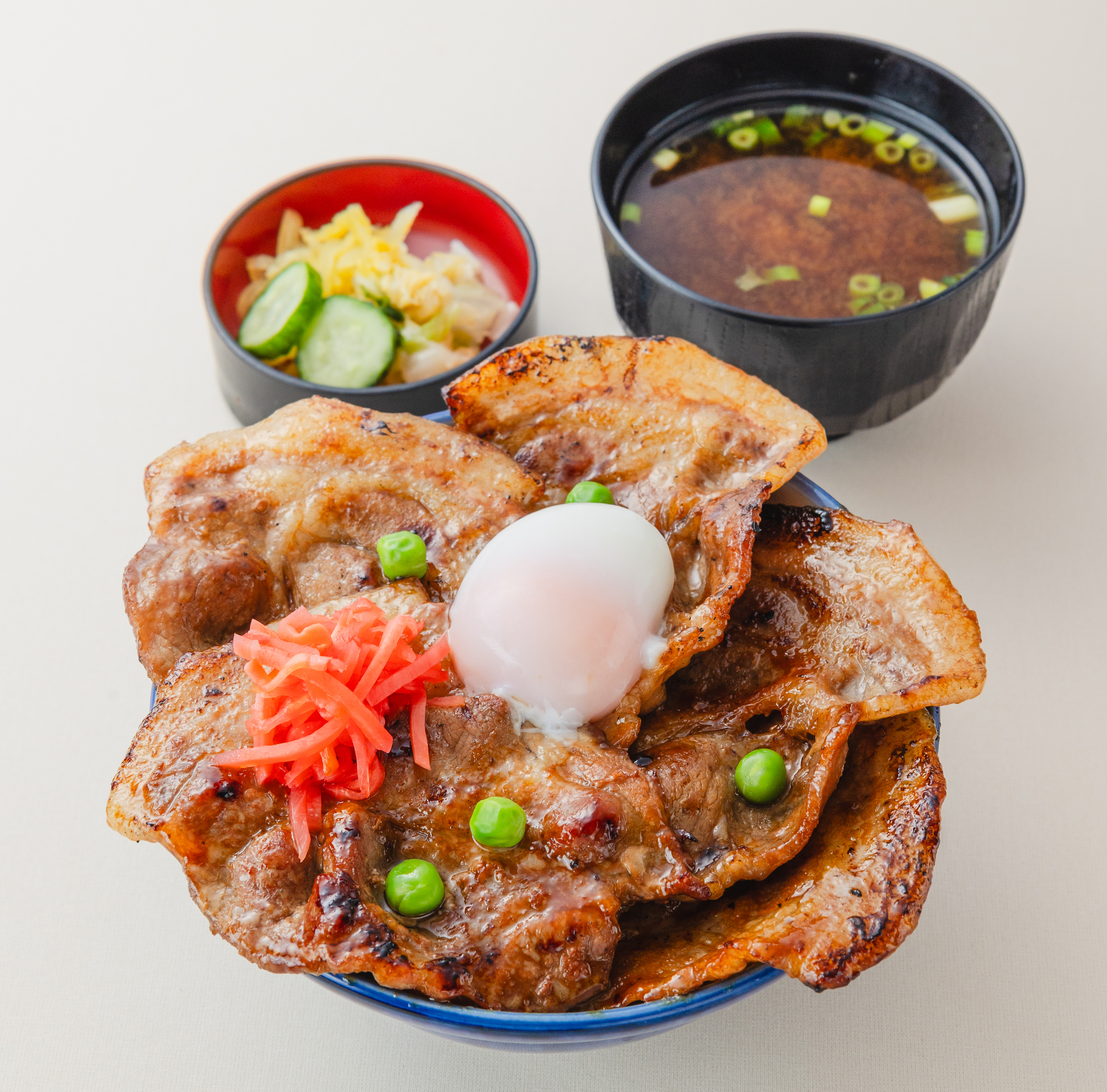 市原豚丼温玉のせ