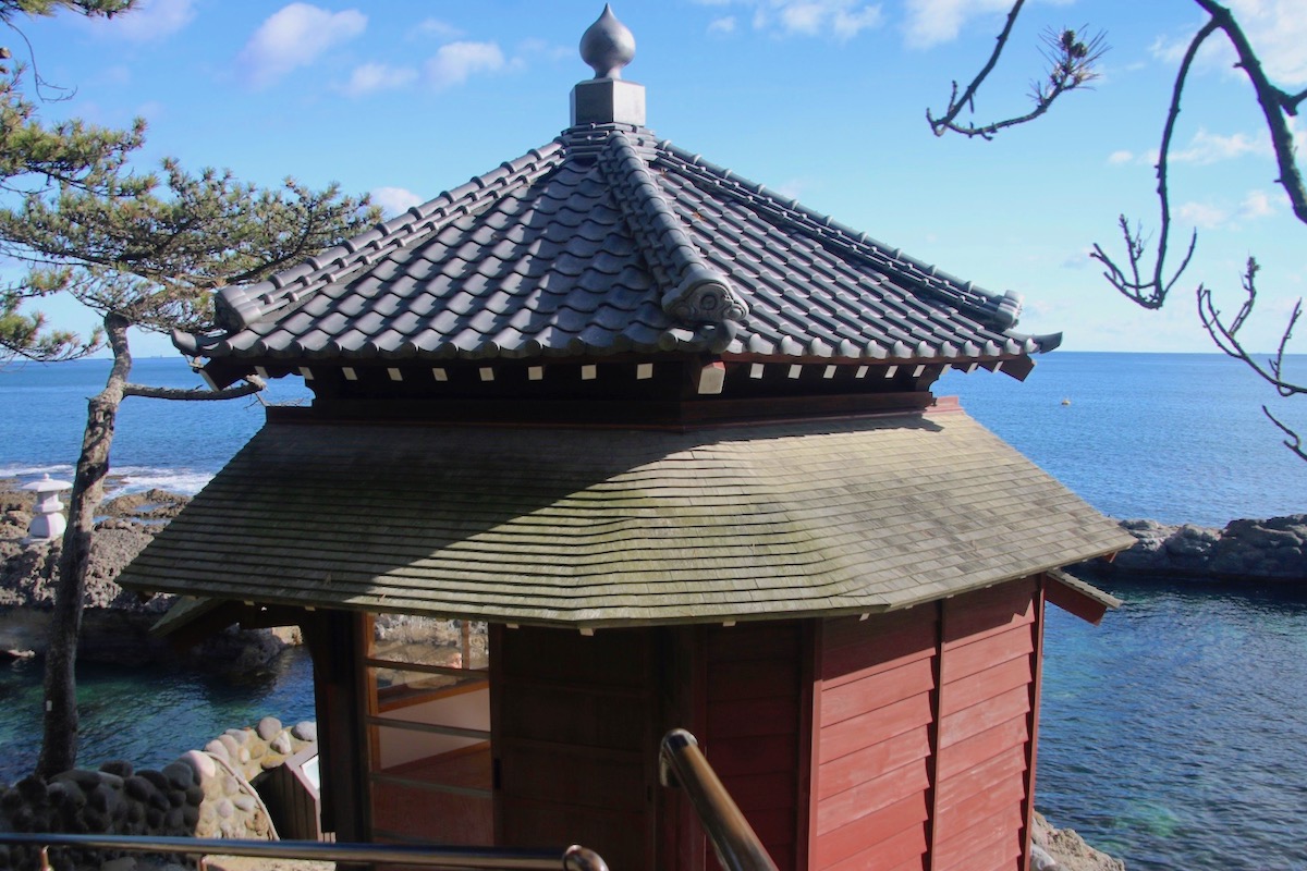 五浦海岸 六角堂