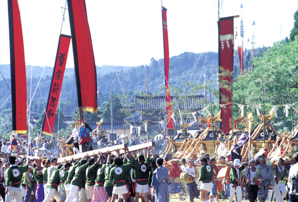 熊甲二十日祭の枠旗行事