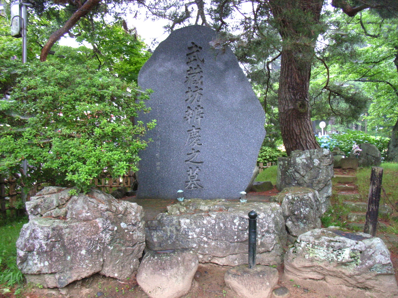 高館義経堂