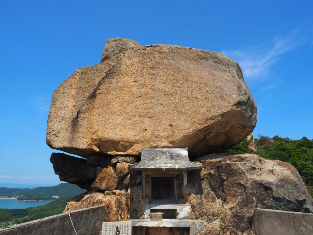 小瀬の重岩