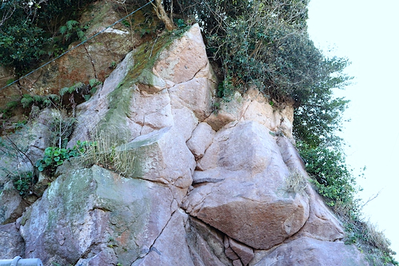 キス岩（西郷岩）