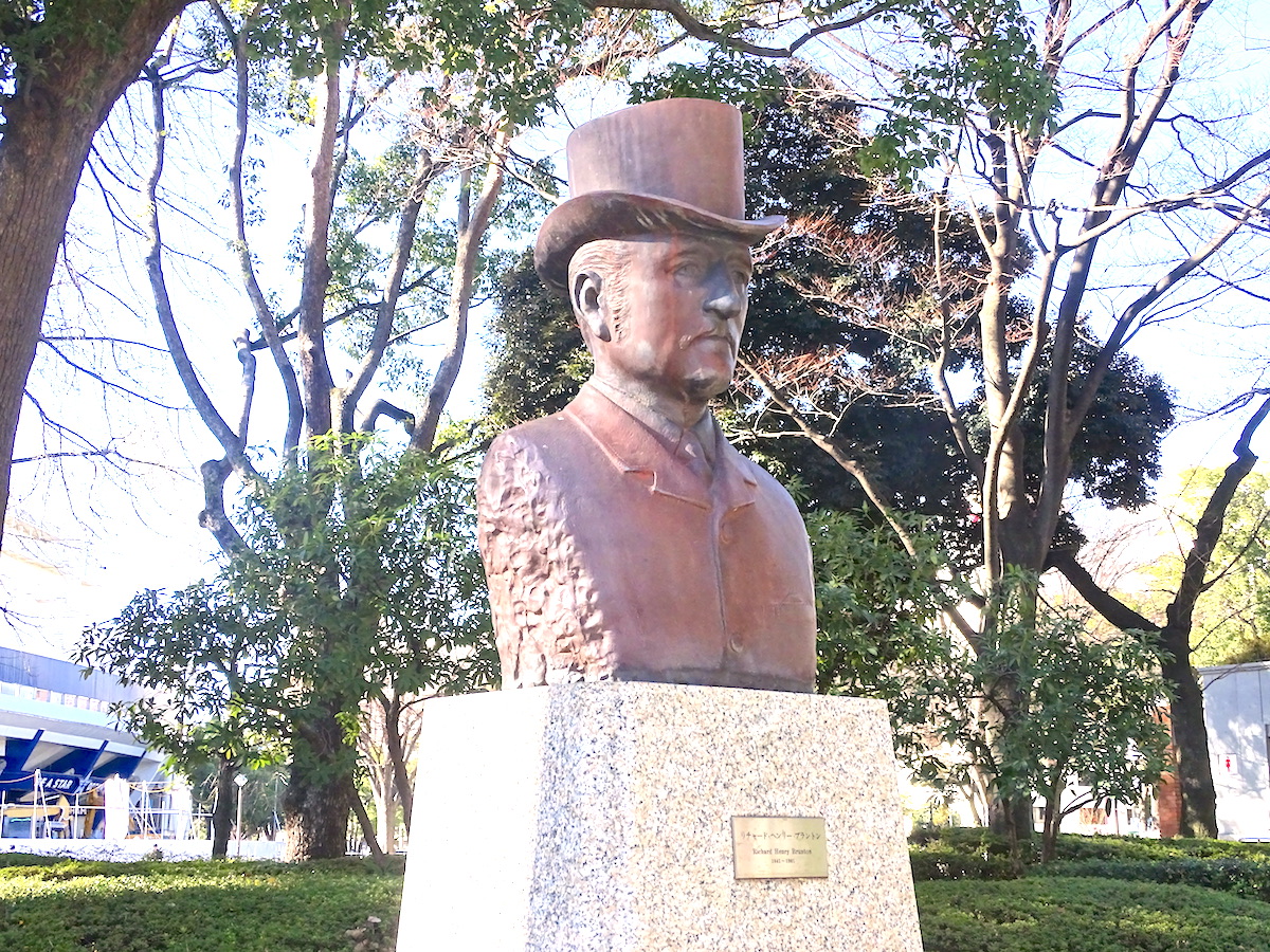 横浜公園