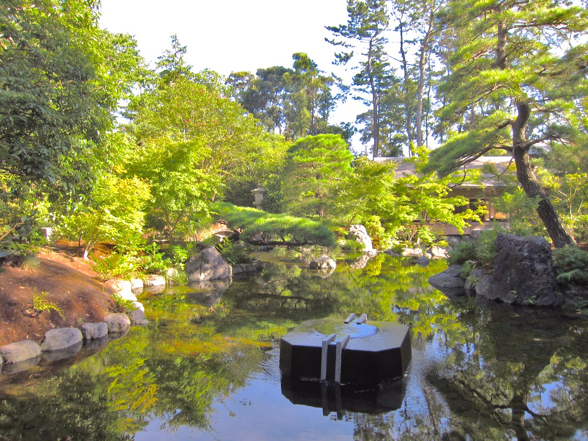 寒川神社・神苑