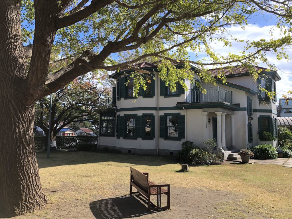 ブラフ18番館