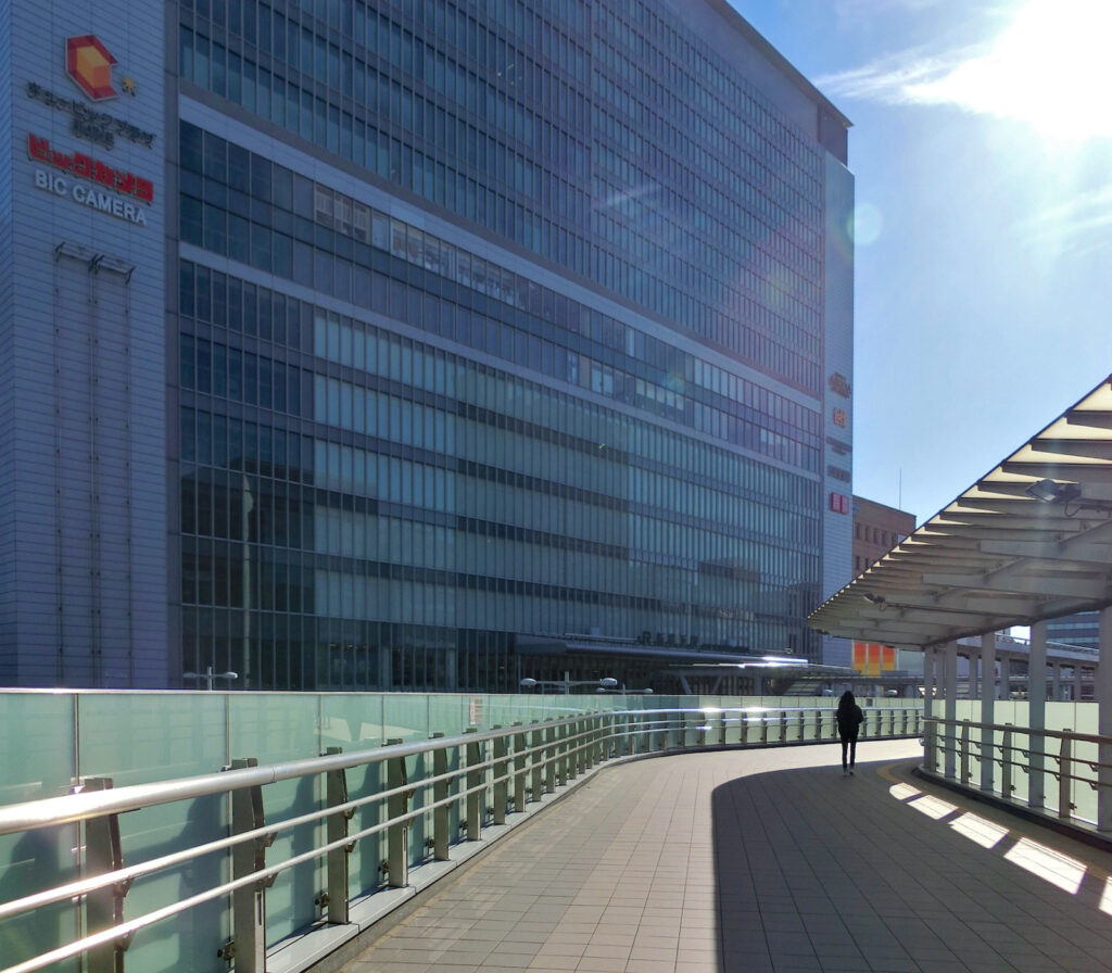 新横浜北口駅前・円形歩道橋（円形ペデストリアンデッキ）
