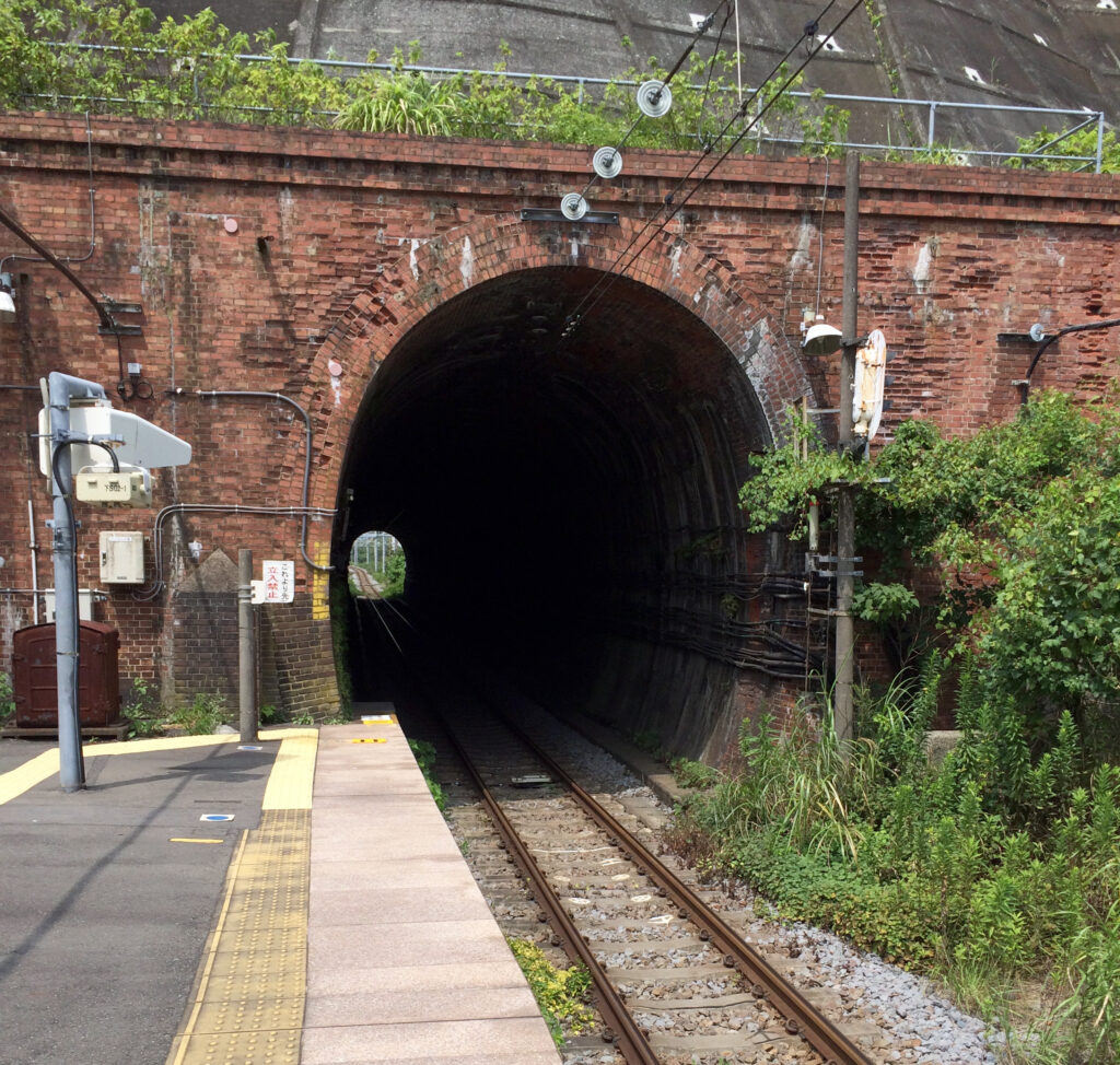 七釜トンネル（JR田浦駅）