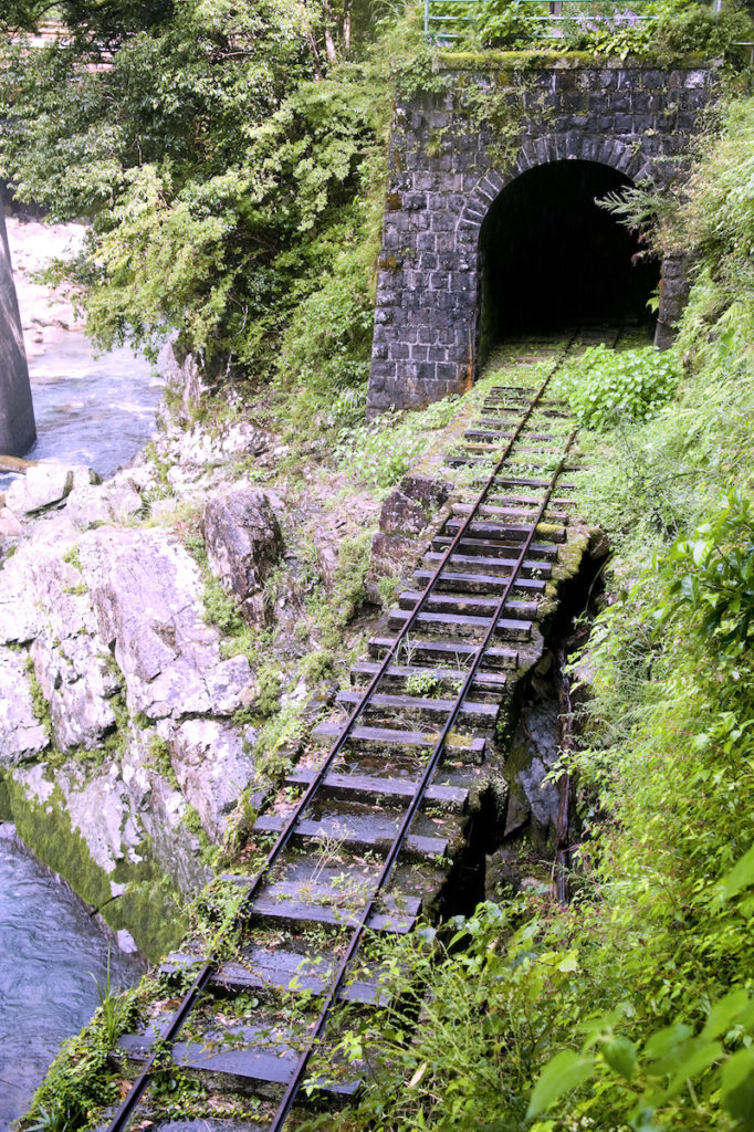 旧魚梁瀬森林鉄道施設・五味隧道