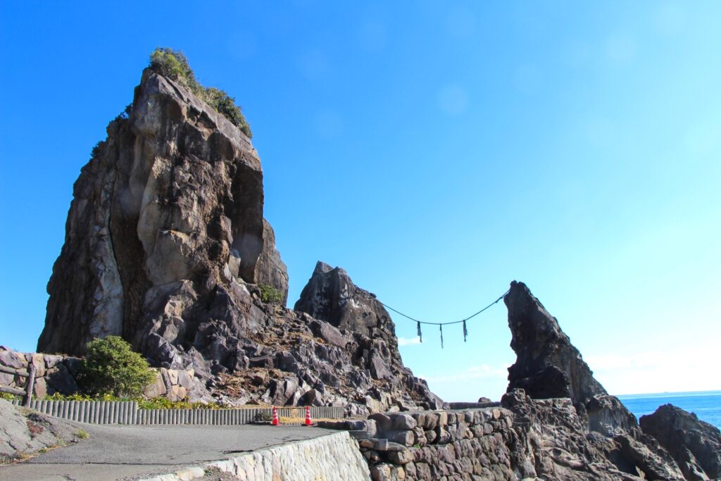 鹿岡の夫婦岩