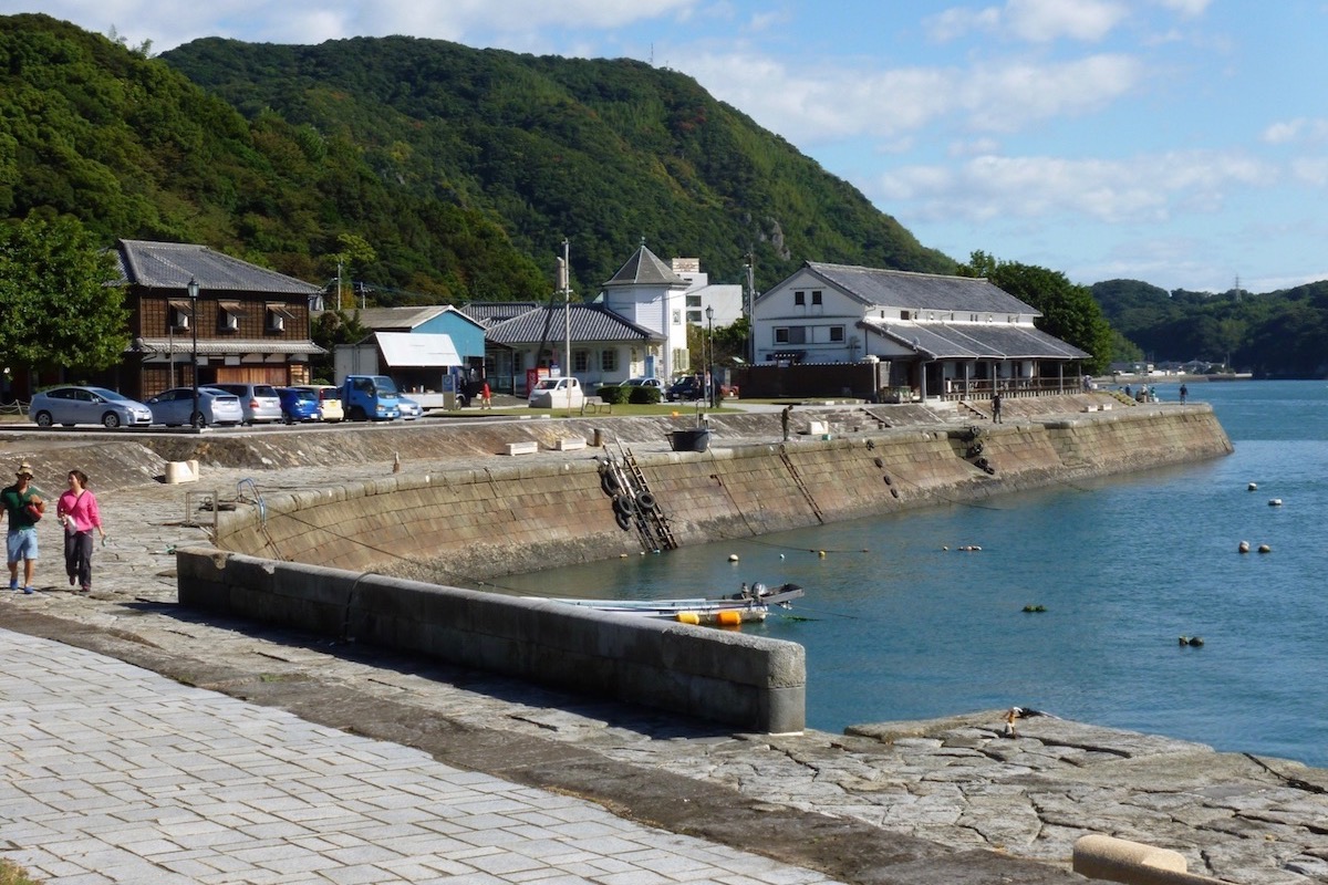 三角西港