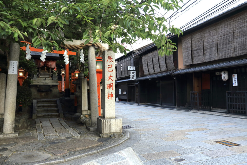 辰巳大明神